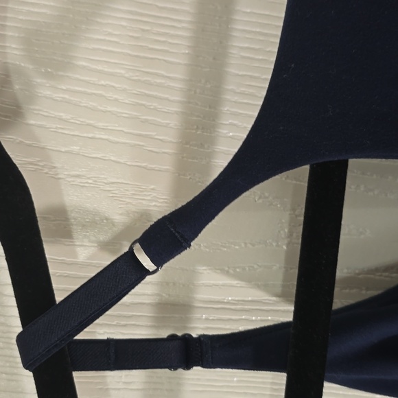 (2) Old Navy XXL women's active tops - Picture 5 of 6